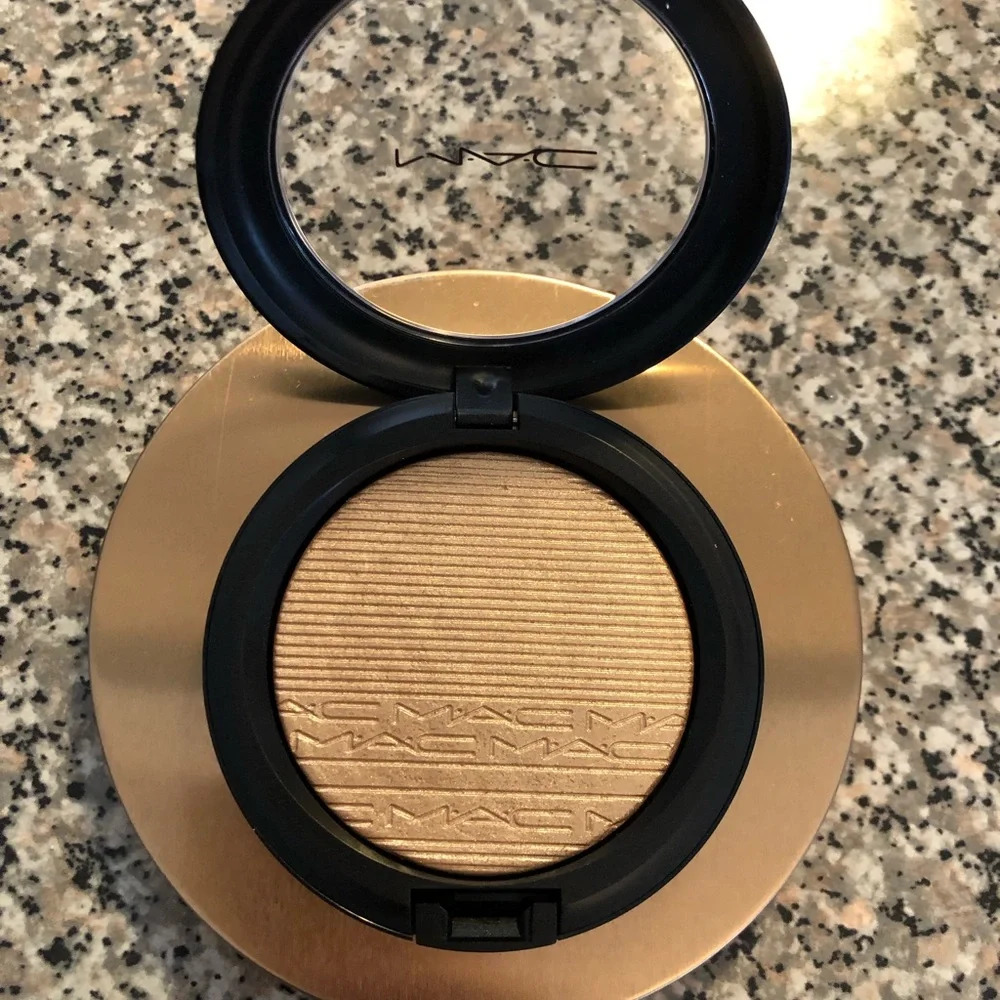 M.A.C extra dimension skinfinish poudre lumiere - Picture 2 of 8
